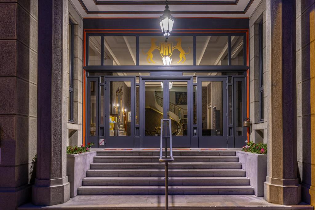 Entrée de l'Hôtel Meurice à Calais